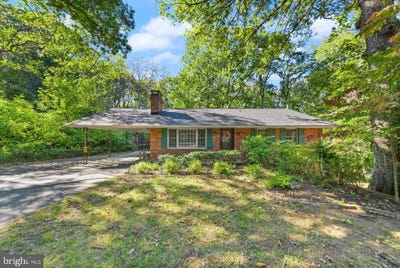 /international/us/18355-sharon-road-triangle-va-110120750948/
