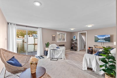 /international/us/16862-e-boileaus-g-dock-bayview-id-110108627500/