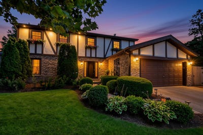 /international/us/229-n-whispering-hills-drive-naperville-il-110120057464/