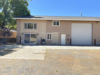 /international/us/12031-pine-st-fort-jones-ca-110100686558/