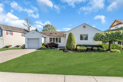 /international/us/20-doone-drive-syosset-ny-110099104979/