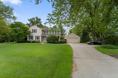 /international/us/333-county-road-b-stoughton-wi-110106003087/