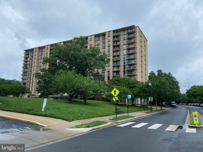 /international/us/4600-s-four-mile-run-drive-arlington-va-110108448312/