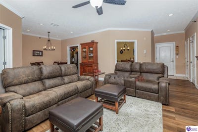 /international/us/141-chase-way-elizabethtown-ky-110105958217/