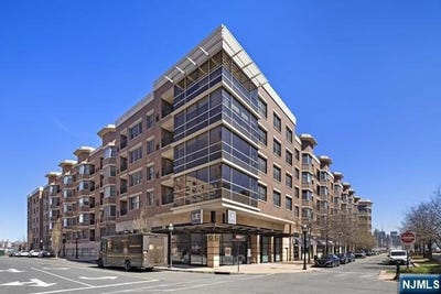 /international/us/20-ave-at-port-imperial-west-new-york-nj-110108201396/