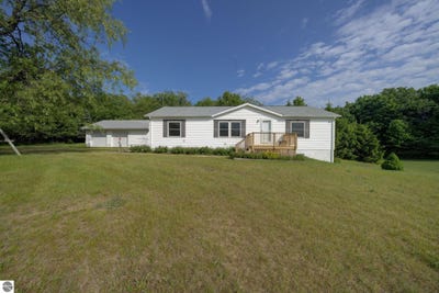 /international/us/7060-strawberry-lane-elmira-mi-110100317559/