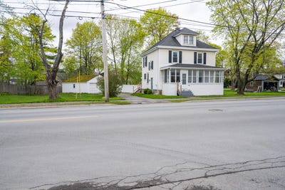 /international/us/744-hammond-street-bangor-me-110108220899/