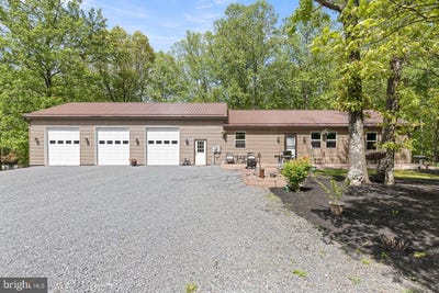 /international/us/859-hank-ln-berkeley-springs-wv-110107857482/