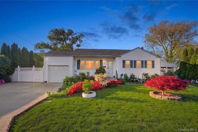 /international/us/17-morton-street-brentwood-ny-110108170447/
