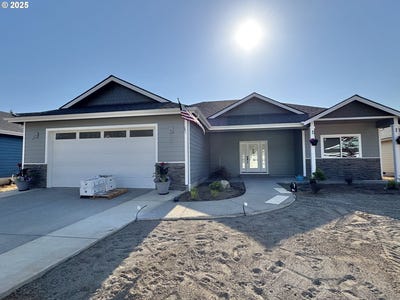 /international/us/1236-lighthouse-ln-brookings-or-110099202258/