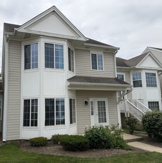 /international/us/717-hidden-creek-lane-north-aurora-il-110108580741/