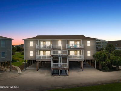 /international/us/258-w-second-street-ocean-isle-beach-nc-110110057360/