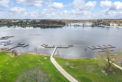 /international/us/413-strauss-unit-1-avenue-green-lake-wi-110103718482/