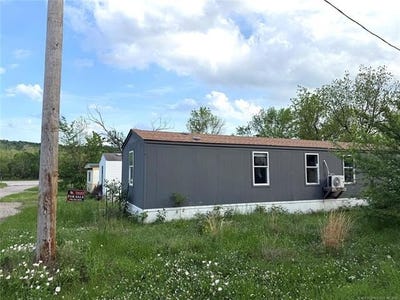 /international/us/614-hughes-street-stringtown-ok-110108395198/