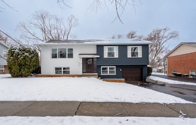 /international/us/4624-177th-street-country-club-hills-il-110107747581/