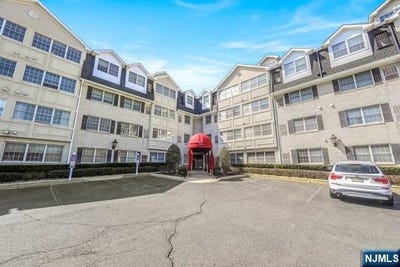 /international/us/131-clinton-place-hackensack-nj-110108332392/