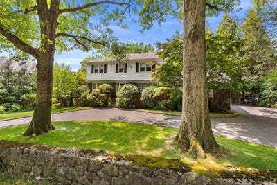 /international/us/19-carlton-road-bronxville-ny-110109624285/