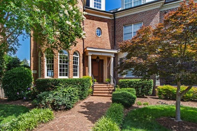 /international/us/319-circle-park-place-chapel-hill-nc-110108582431/