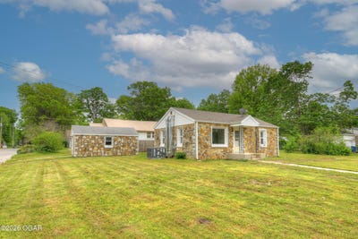 /international/us/1800-hazel-avenue-carthage-mo-110107980969/