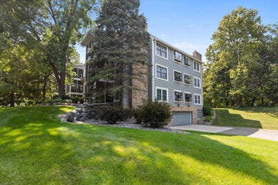 /international/us/3000-saint-albans-mill-road-hopkins-mn-110109513186/