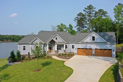 /international/us/990-eagles-harbor-dr-hodges-sc-110106314101/