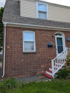 /international/us/67-porpoise-way-portsmouth-nh-110108615521/