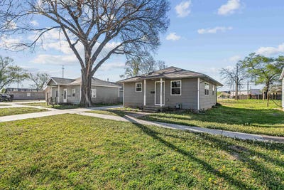 /international/us/411-e-clark-augusta-ks-110107078225/