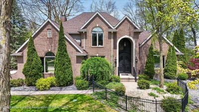/international/us/2032-birch-bluff-drive-okemos-mi-110107882684/
