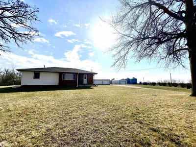 /international/us/3386-lark-avenue-brayton-ia-110106975066/