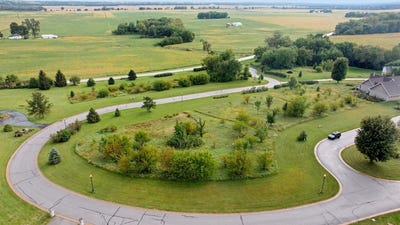 /international/us/4000-229th-street-circle-port-byron-il-110120421350/