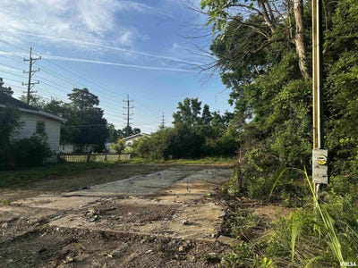 /international/us/111-midkiff-street-harrisburg-il-110098176491/