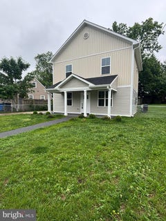 /international/us/129-evans-street-manassas-park-va-110106672627/