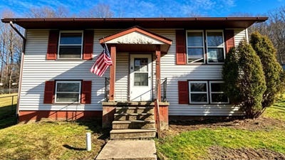 /international/us/45-douglas-st-belington-wv-110108572576/
