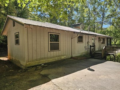 /international/us/56-hickory-hollow-rd-franklin-nc-110120066606/