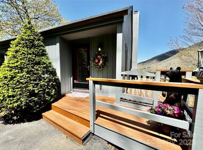 /international/us/145-townhouse-drive-burnsville-nc-110099017928/