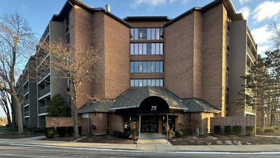 /international/us/75-kristin-circle-schaumburg-il-110108473108/