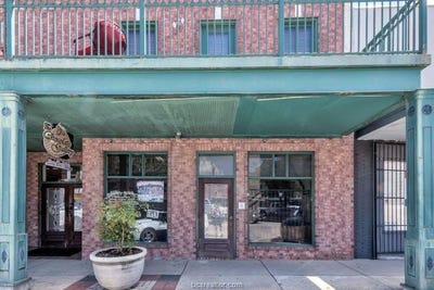 /international/us/211-n-main-street-bryan-tx-110108361973/