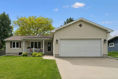 /international/us/2303-nw-1st-avenue-waverly-ia-110108218624/