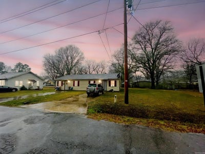 /international/us/402-n-ferguson-street-hope-ar-110105733271/