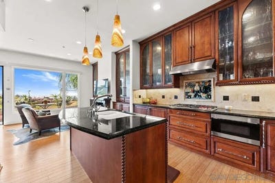 /international/us/7157-fay-ave-la-jolla-ca-110107055180/