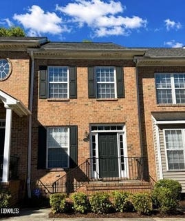 /international/us/18-scottish-lane-durham-nc-110108607641/