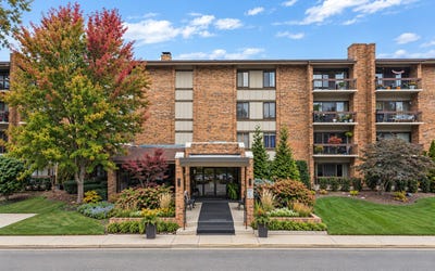 /international/us/201-lake-hinsdale-drive-willowbrook-il-110120552704/