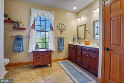 /international/us/239-abishire-way-chambersburg-pa-110099208343/