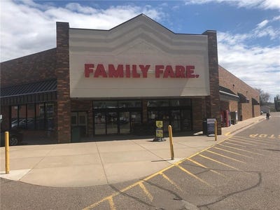/international/us/212-bay-street-chippewa-falls-wi-110119946615/
