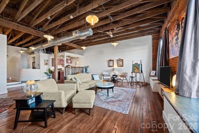 /international/us/322-e-council-street-salisbury-nc-110107026985/