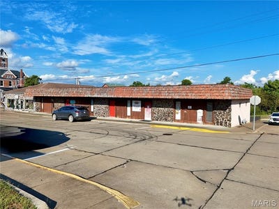 /international/us/19-s-jackson-street-perryville-mo-110102442665/