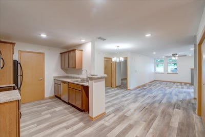 /international/us/8206-starr-grass-drive-madison-wi-110100593810/