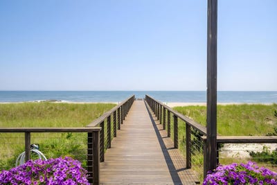 /international/us/585-dune-road-westhampton-beach-ny-110109196253/