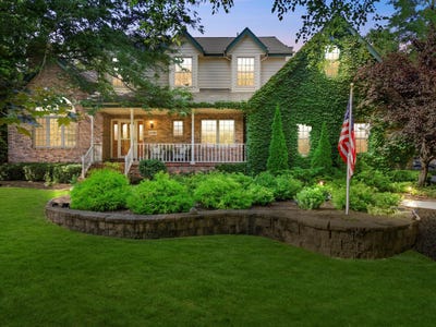 /international/us/13260-w-paddock-pkwy-new-berlin-wi-110101242941/