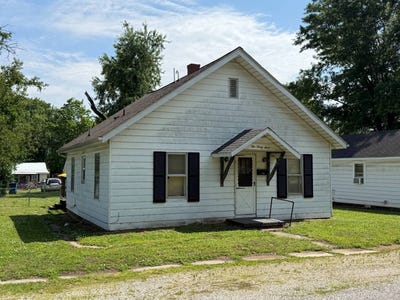 /international/us/527-w-2nd-street-mount-carmel-il-110108749993/